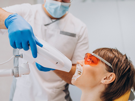 Nueva tecnología en blanqueamiento dental con Sistema Zoom